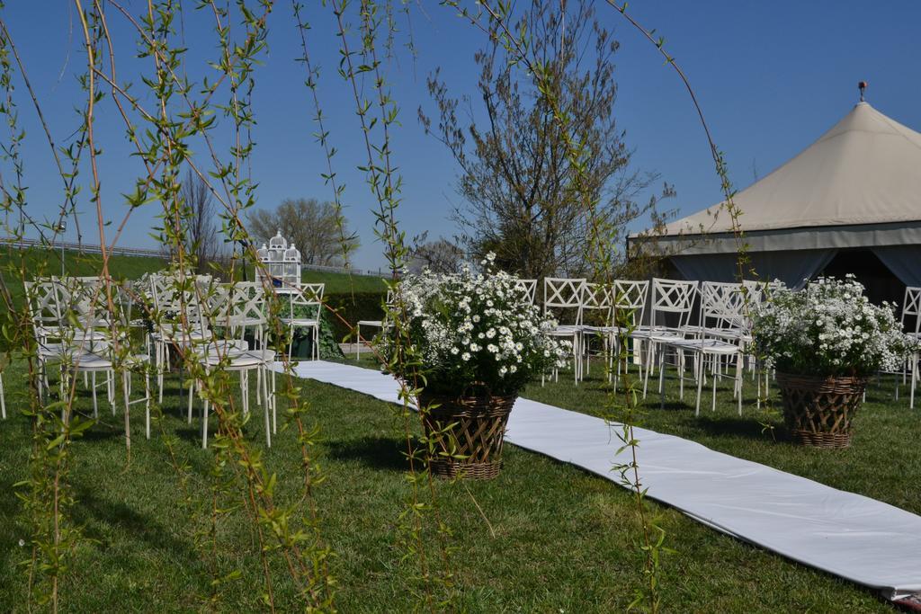 Hotel Petrarca Boara Pisani Bagian luar foto