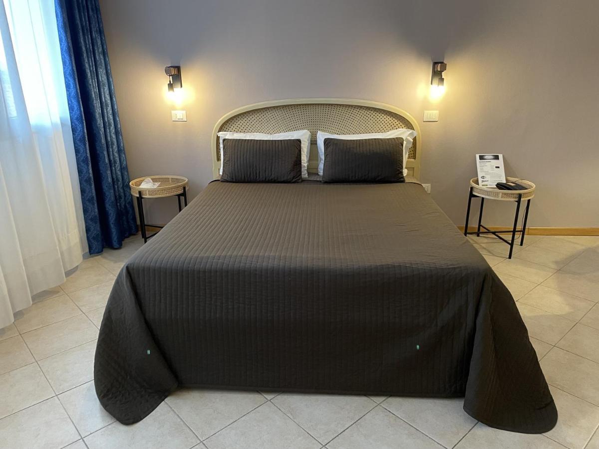 Hotel Petrarca Boara Pisani Bagian luar foto
