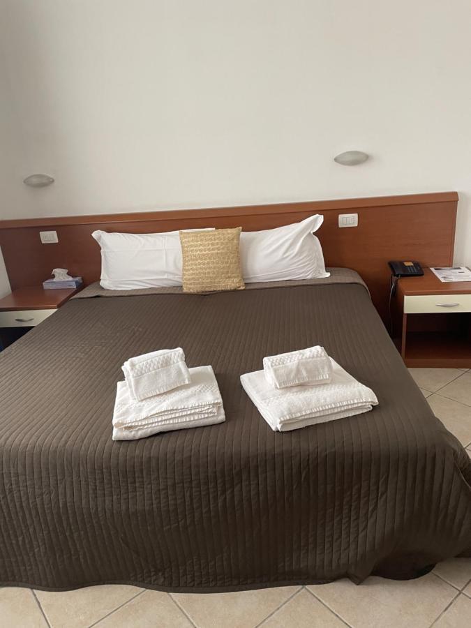 Hotel Petrarca Boara Pisani Bagian luar foto