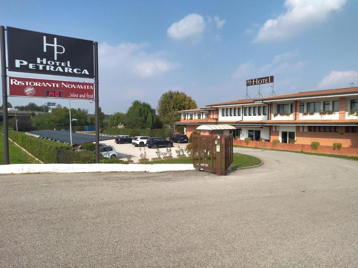 Hotel Petrarca Boara Pisani Bagian luar foto