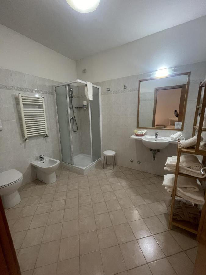 Hotel Petrarca Boara Pisani Bagian luar foto