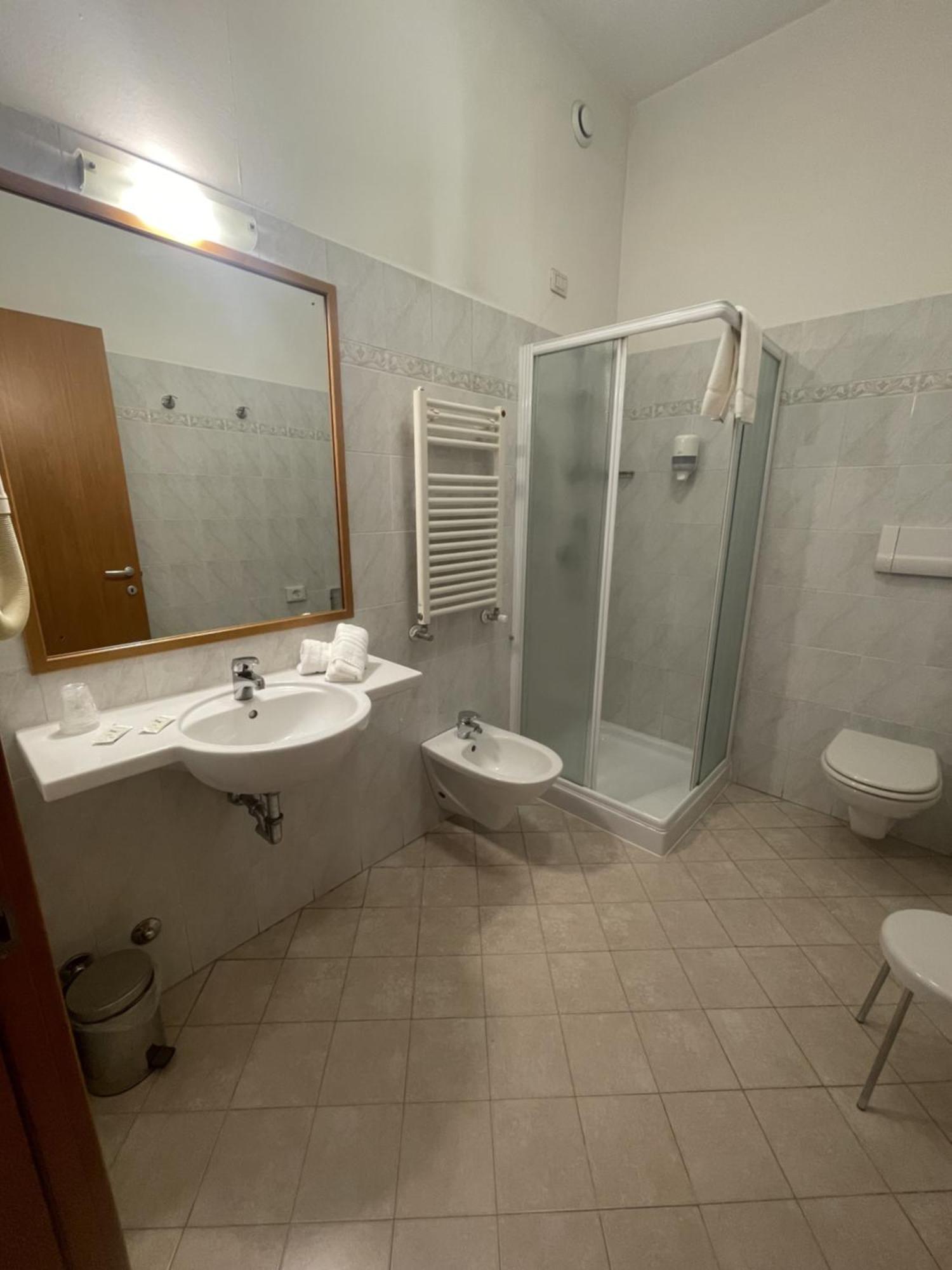 Hotel Petrarca Boara Pisani Bagian luar foto