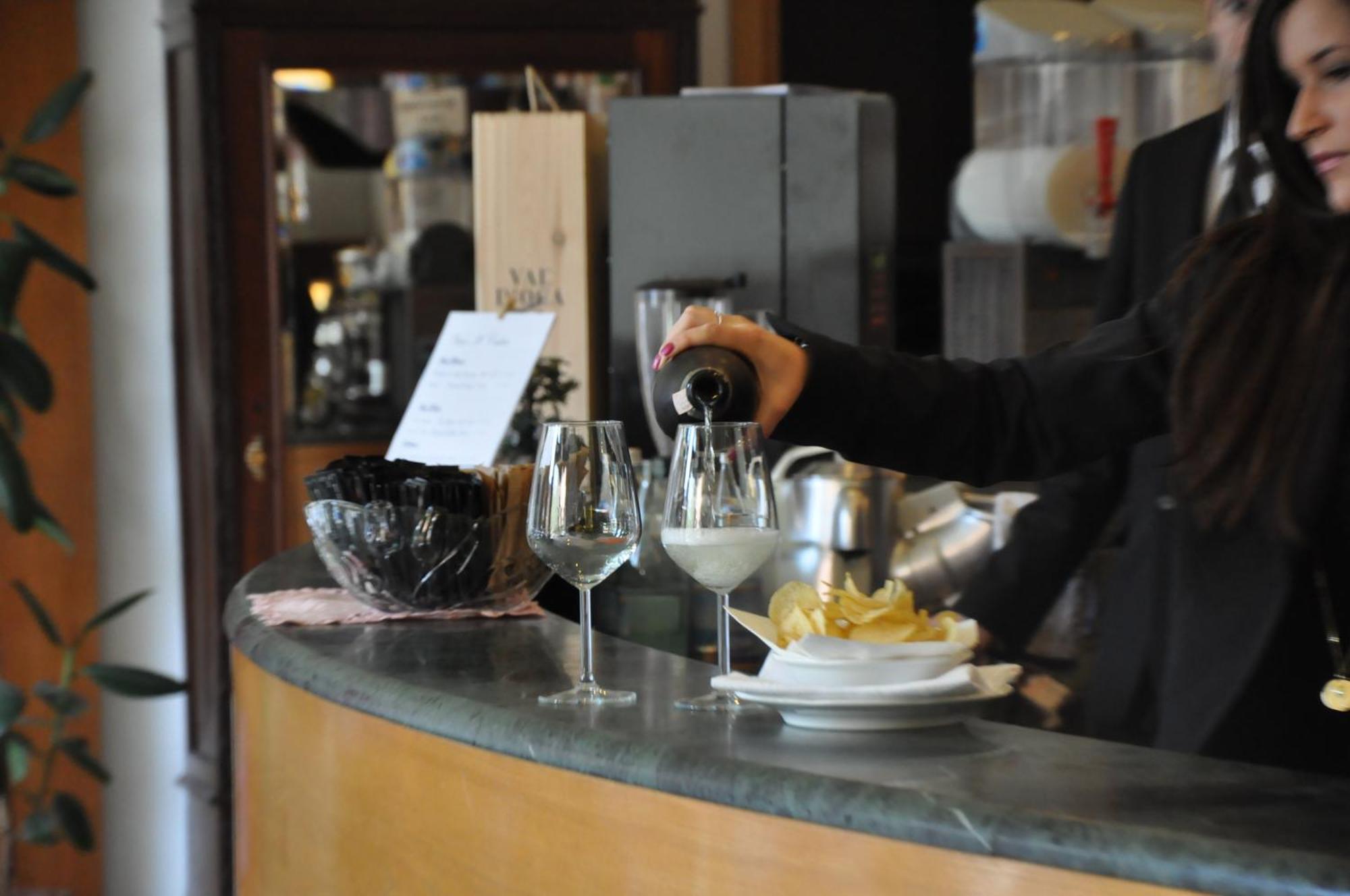 Hotel Petrarca Boara Pisani Bagian luar foto